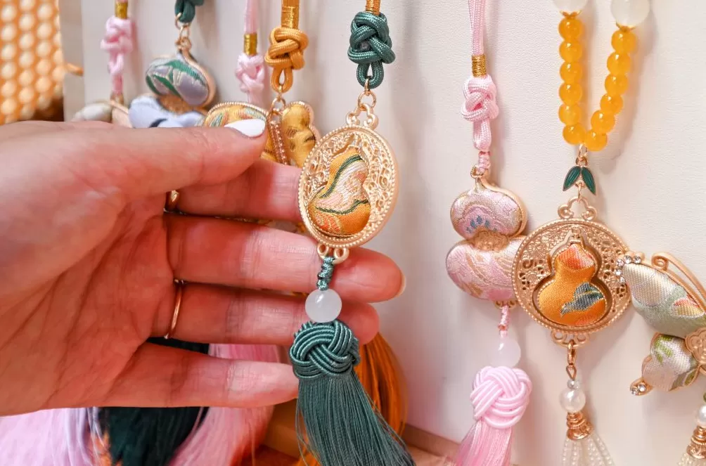 魔都眼|“晒秋好书市”周末市集开张,邀你秋日读诗-第14张图片- 魔都眼|“晒秋好书市”周末市集开张,邀你秋日读诗-第14张图片-