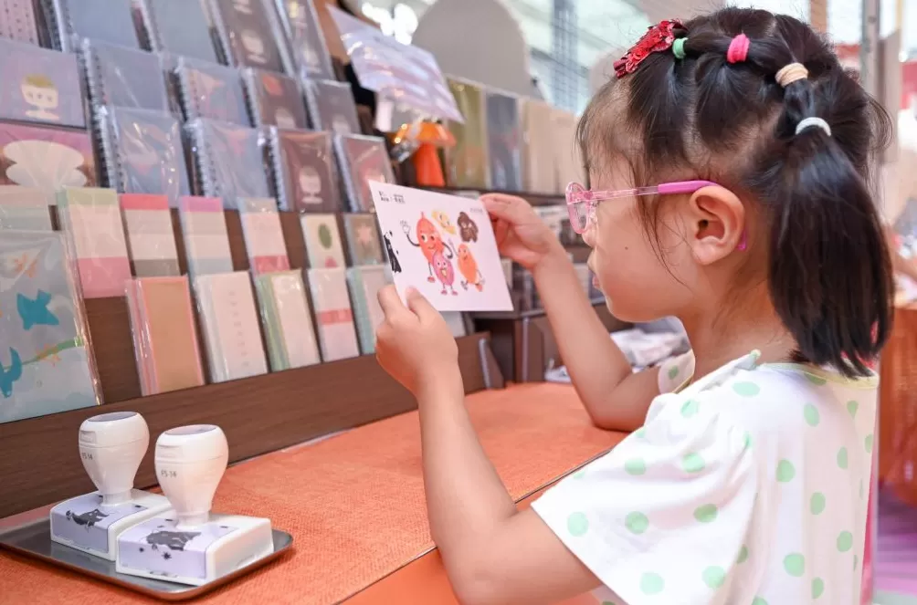 魔都眼|“晒秋好书市”周末市集开张,邀你秋日读诗-第15张图片- 魔都眼|“晒秋好书市”周末市集开张,邀你秋日读诗-第15张图片-