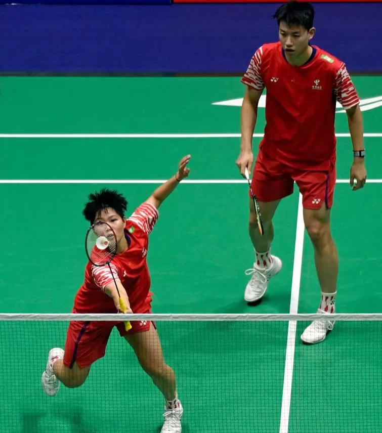 火力全开吊打日本混双！冯彦哲黄东萍2-0晋级决赛，国羽单日6连胜-第1张图片-