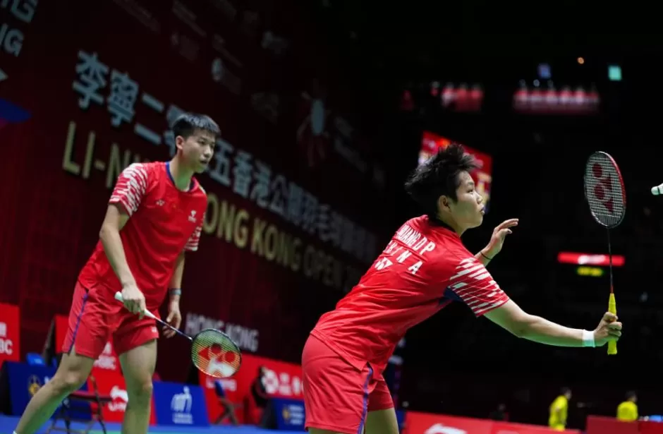 火力全开吊打日本混双！冯彦哲黄东萍2-0晋级决赛，国羽单日6连胜-第3张图片-