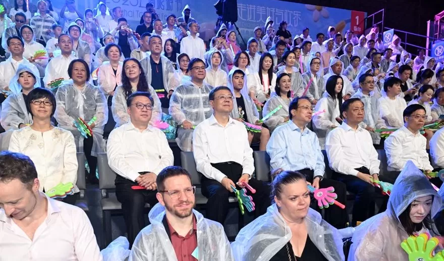 第36届上海旅游节大巡游活动拉开帷幕,陈吉宁龚正参加启动活动-第2张图片- 第36届上海旅游节大巡游活动拉开帷幕,陈吉宁龚正参加启动活动-第2张图片-