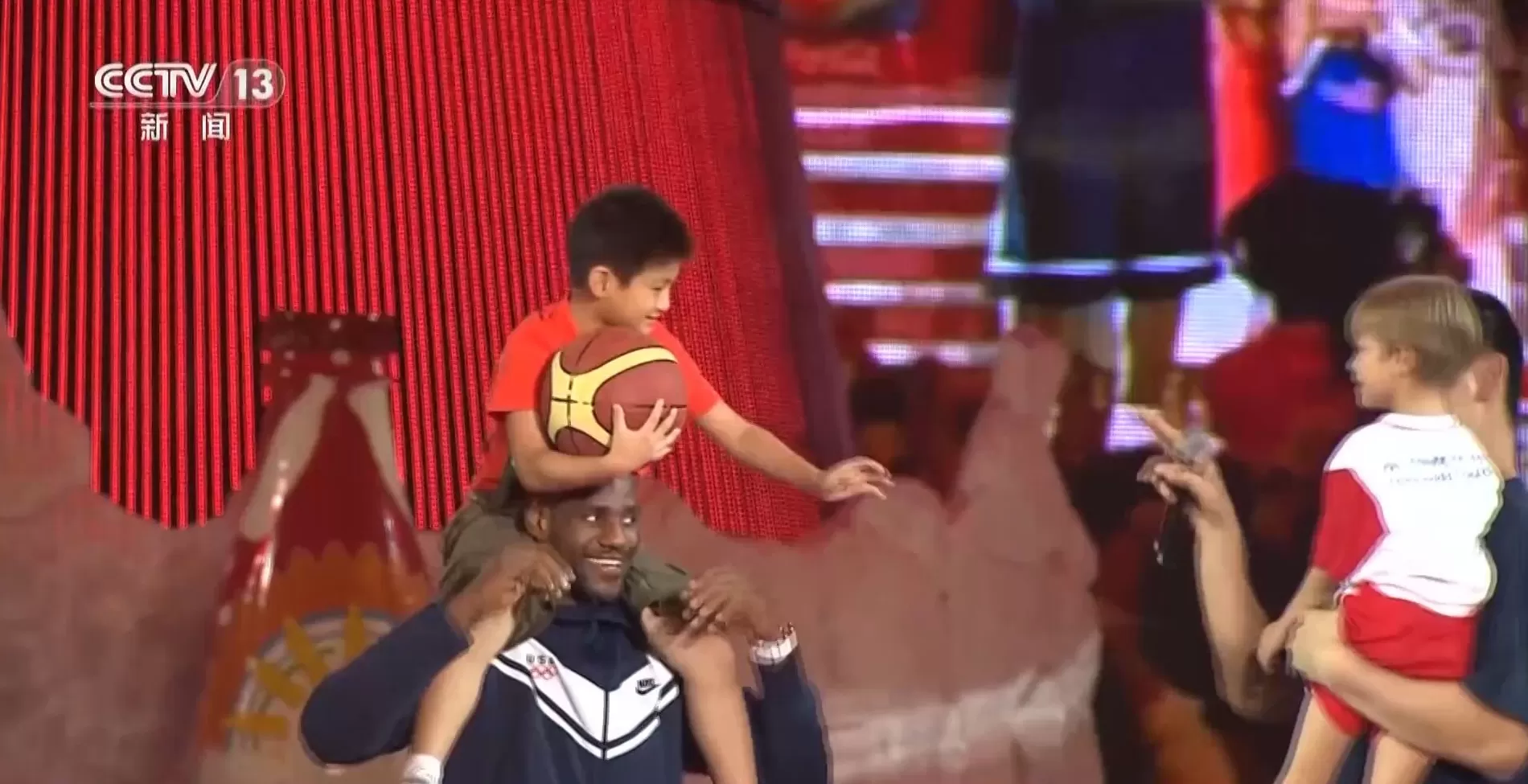 詹姆斯接受央视专访：22年“超长待机”有何秘诀？对青少年有啥建议？-第8张图片-