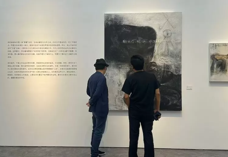 “边界之上”和“读报纸的人”-第1张图片-