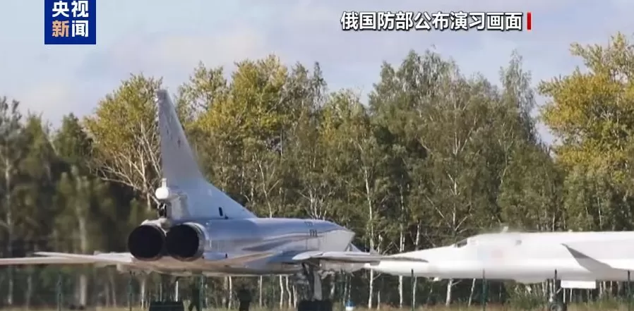 俄白联合军演继续俄战机载弹飞行-第1张图片-