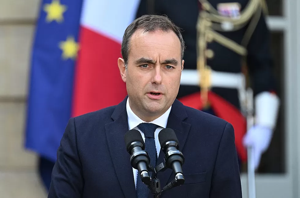 什么也不能阻止法国人放假！新总理放弃减少公共假日计划-第1张图片-