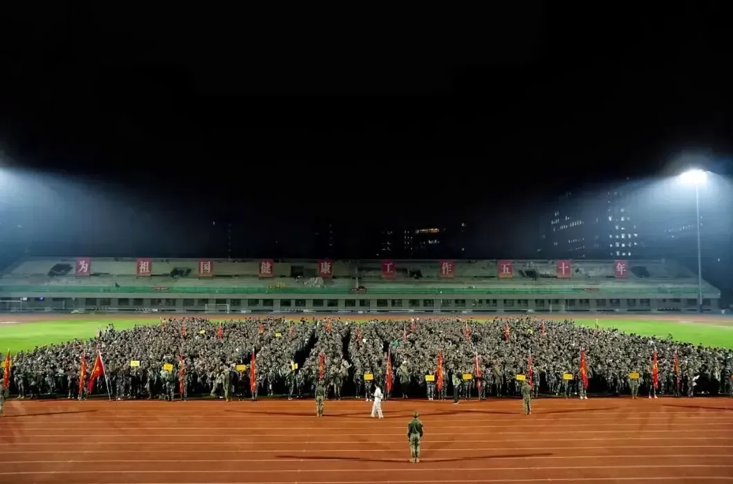 超燃!清华、上海交大等高校新生夜间拉练20公里-第1张图片- 超燃!清华、上海交大等高校新生夜间拉练20公里-第1张图片-