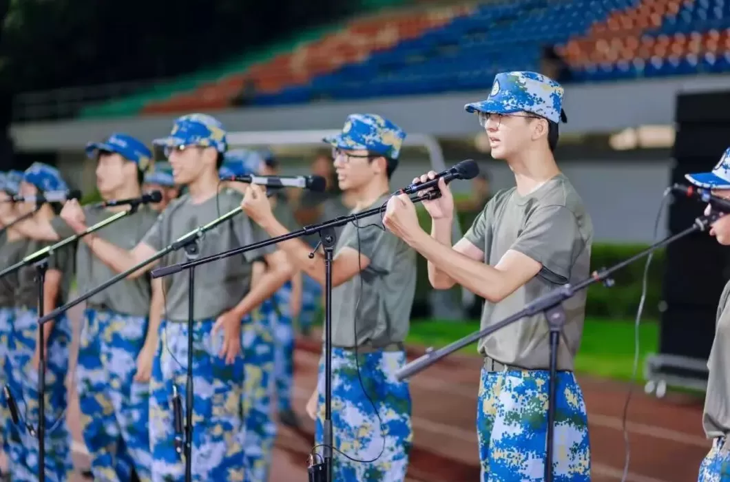 超燃!清华、上海交大等高校新生夜间拉练20公里-第15张图片- 超燃!清华、上海交大等高校新生夜间拉练20公里-第15张图片-