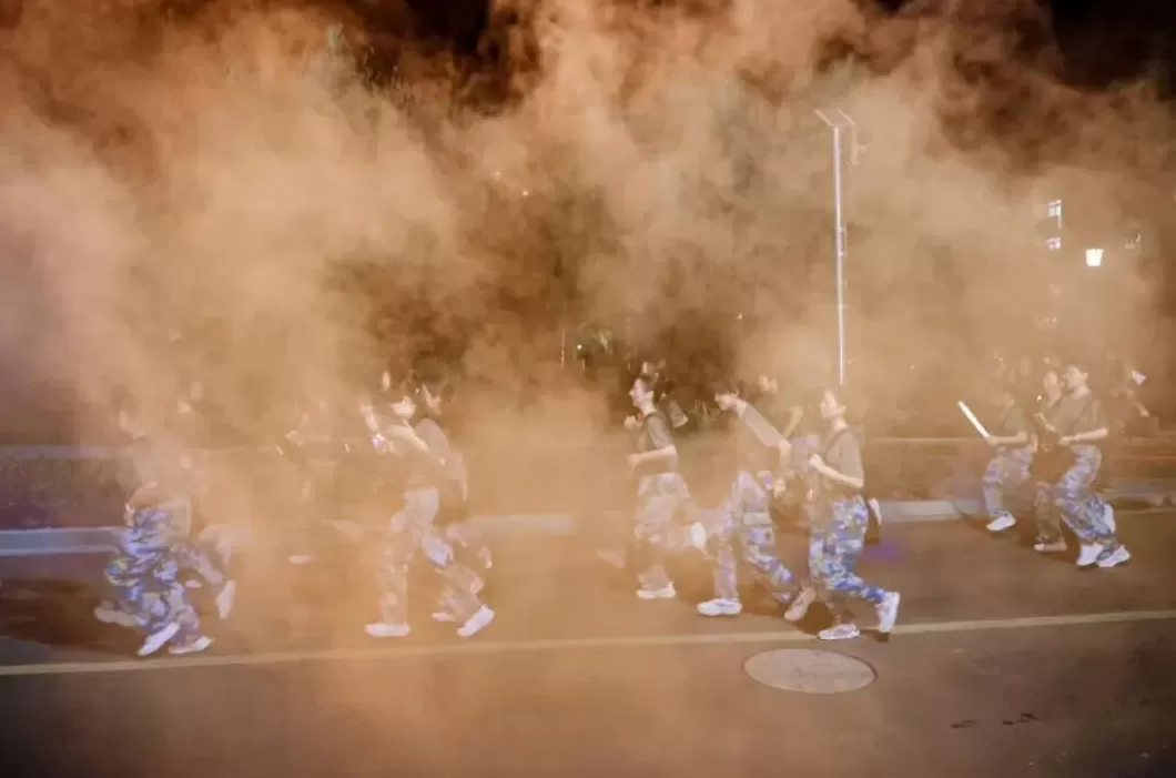 超燃!清华、上海交大等高校新生夜间拉练20公里-第20张图片- 超燃!清华、上海交大等高校新生夜间拉练20公里-第20张图片-