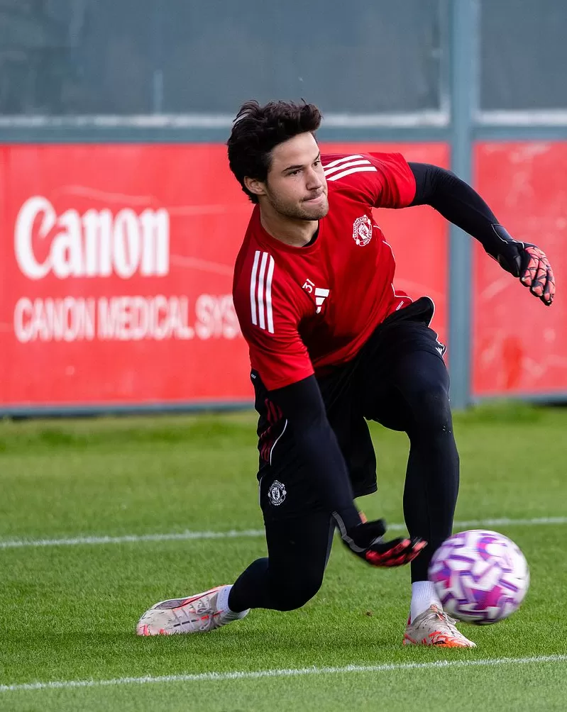 竞彩湃｜大巴黎客场力争四连胜，曼市德比谁主沉浮？-第3张图片-