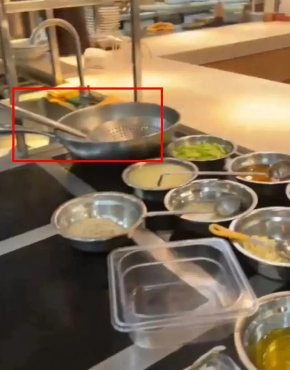 一波未平一波又起！西贝回应员工用漏勺疏通下水道-第3张图片-