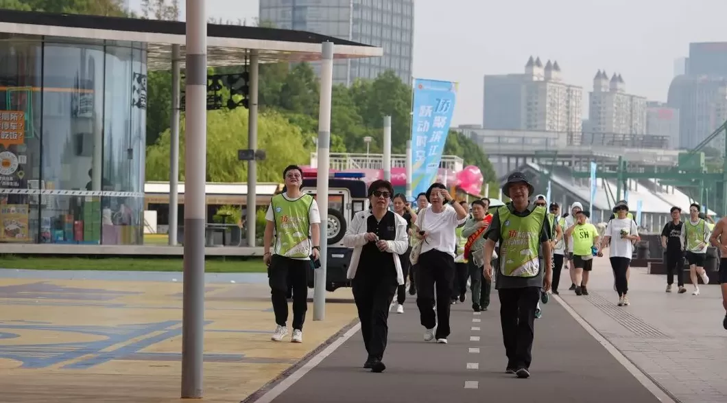 传承华侨精神,一场慈善Citywalk在上海徐汇滨江举行-第1张图片- 传承华侨精神,一场慈善Citywalk在上海徐汇滨江举行-第1张图片-
