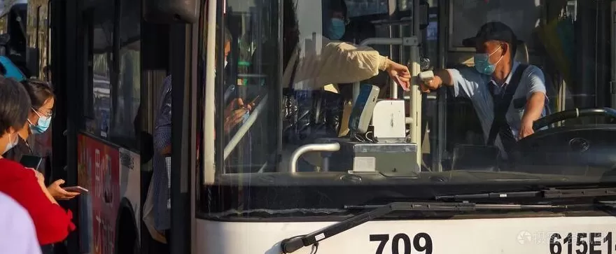 这些城市公交，为了活下去有多拼？-第1张图片-