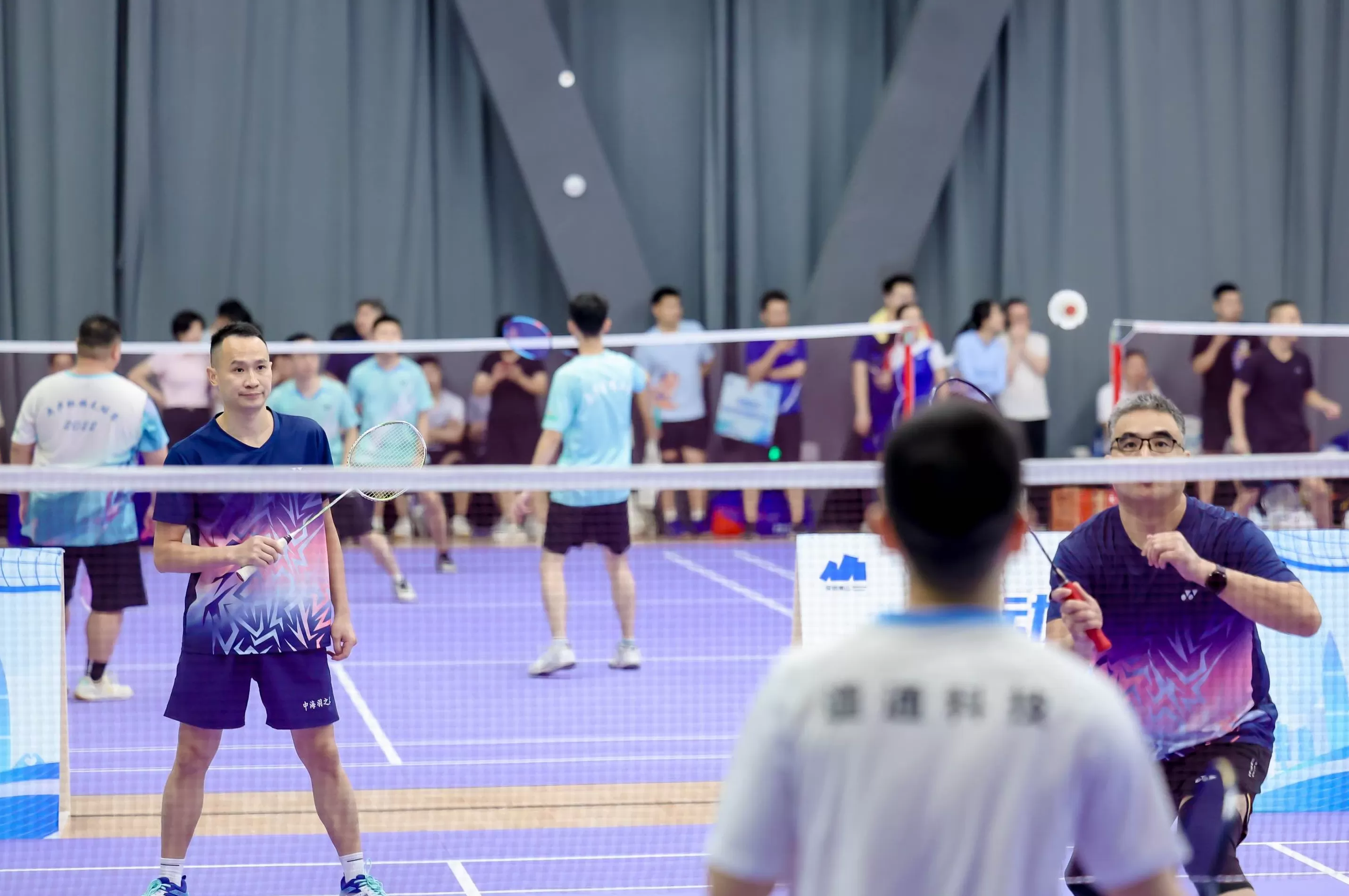 深圳南山区举办2025羽超企业羽毛球赛，球场成跨界合作新场景-第2张图片-