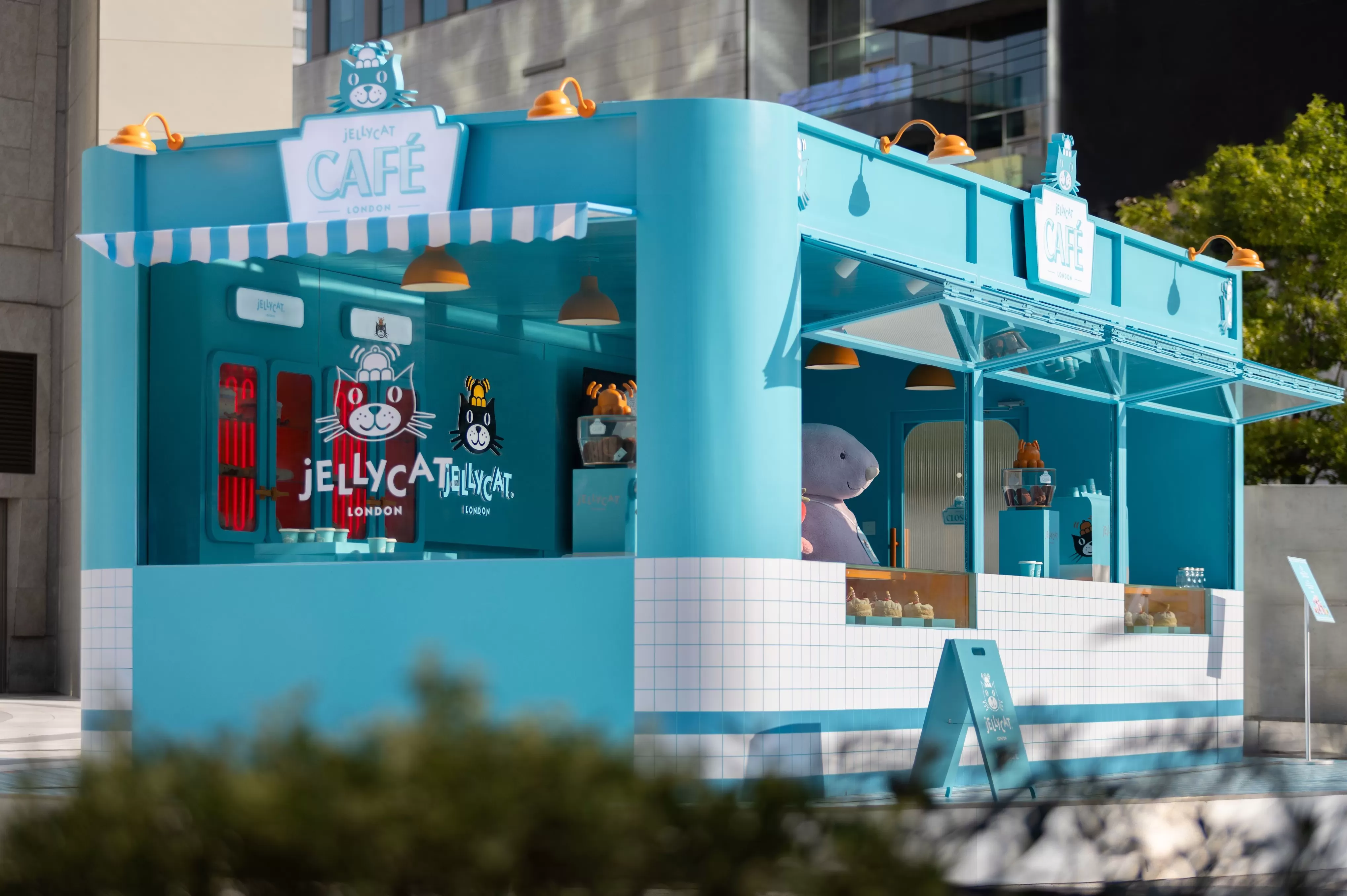 Jellycat CAFÉ登陆上海，BALENCIAGA全新香水致敬经典｜是日美好事物-第1张图片-