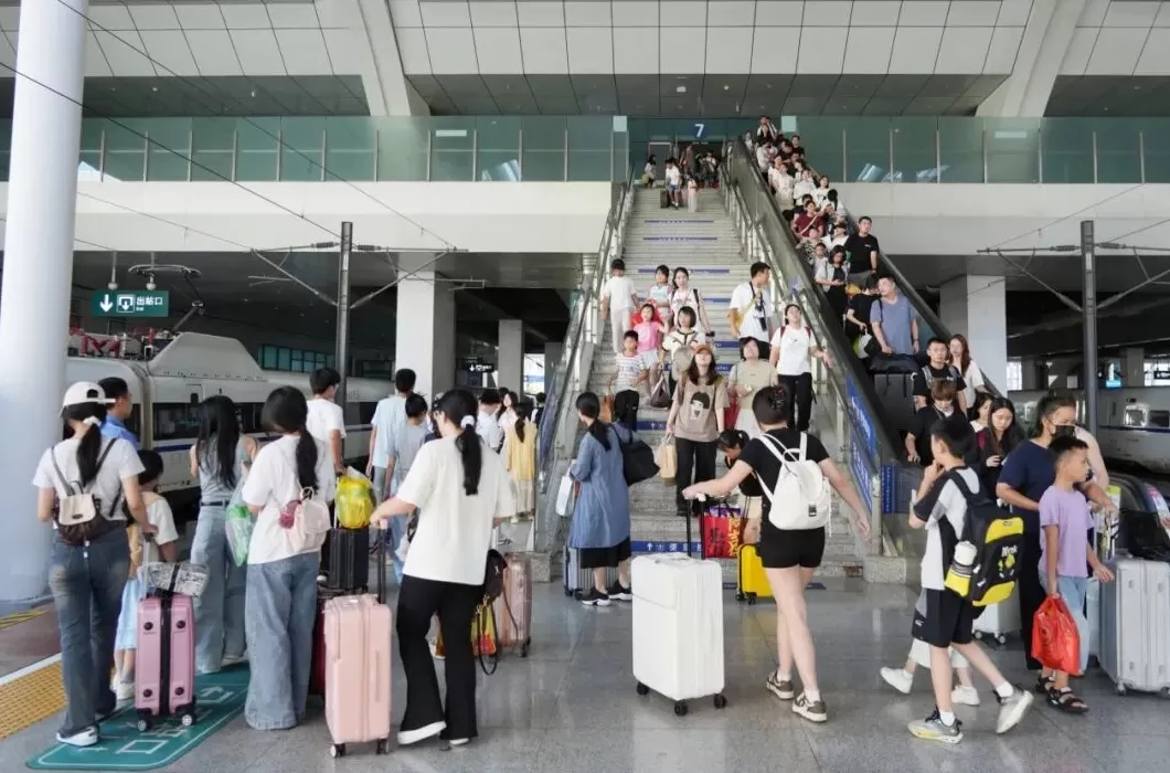 铁路国庆中秋假期运输车票今日开售-第7张图片-