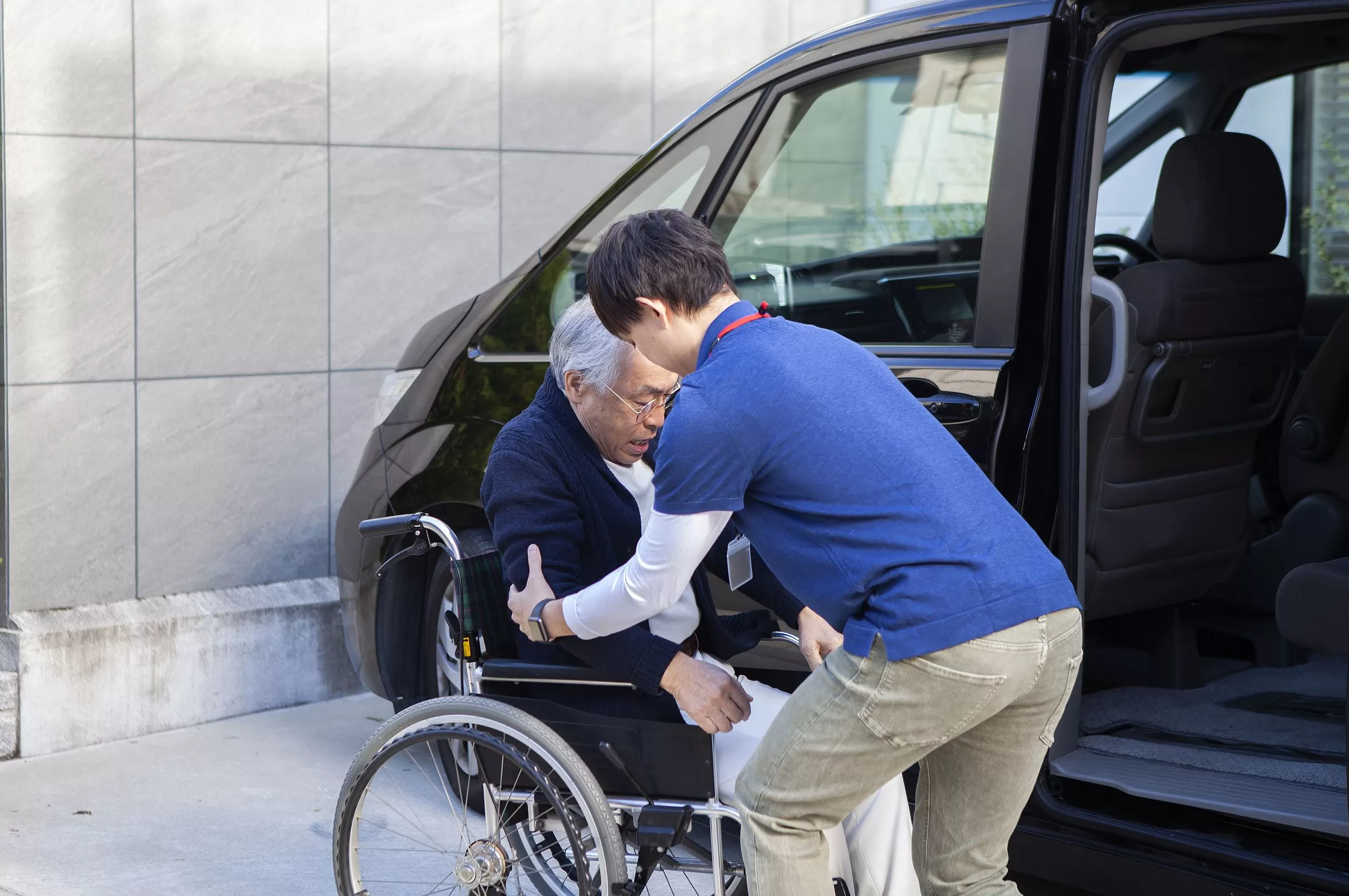 日本老龄化程度持续加深，“银发劳动力”权益受关注-第1张图片-