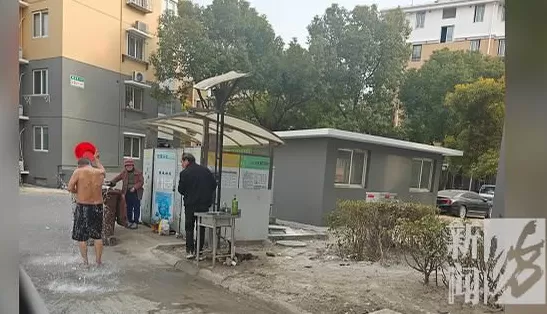 上海女子崩溃：男邻居在楼道内便溺，还在公共区域洗澡！居委会很为难-第7张图片-