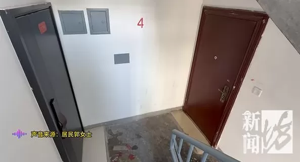 上海女子崩溃：男邻居在楼道内便溺，还在公共区域洗澡！居委会很为难-第5张图片-