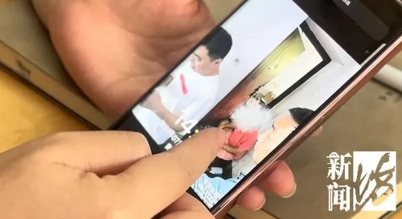 上海女子崩溃：男邻居在楼道内便溺，还在公共区域洗澡！居委会很为难-第14张图片-