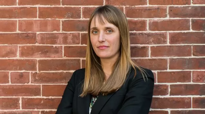 澎湃思想周报｜捍卫“最后的人类工作”；希腊旅游业的复苏与争议-第1张图片-