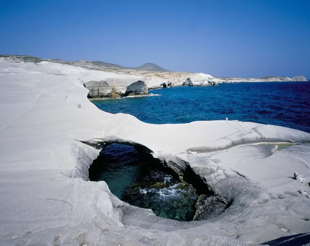 澎湃思想周报｜捍卫“最后的人类工作”；希腊旅游业的复苏与争议-第4张图片-