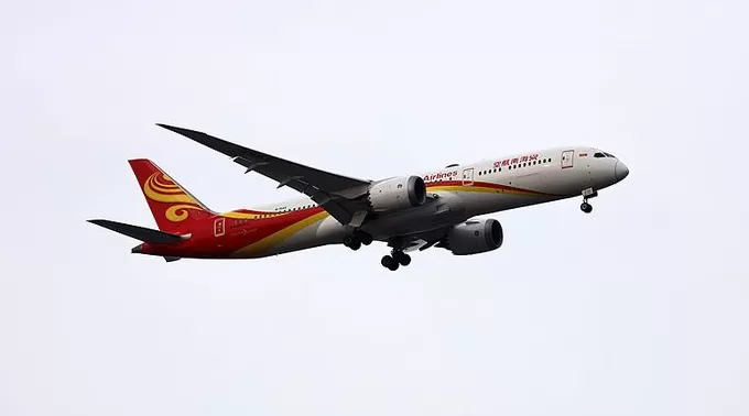 航班因天气原因备降太原，乘客情急向工作人员下跪，海航回应-第2张图片-