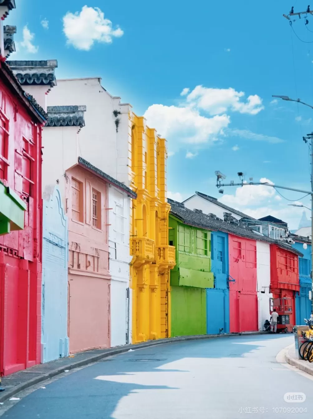 建筑外墙刷成彩色后又变白色，复星回应：留意到不同声音，将调整再呈现-第1张图片-