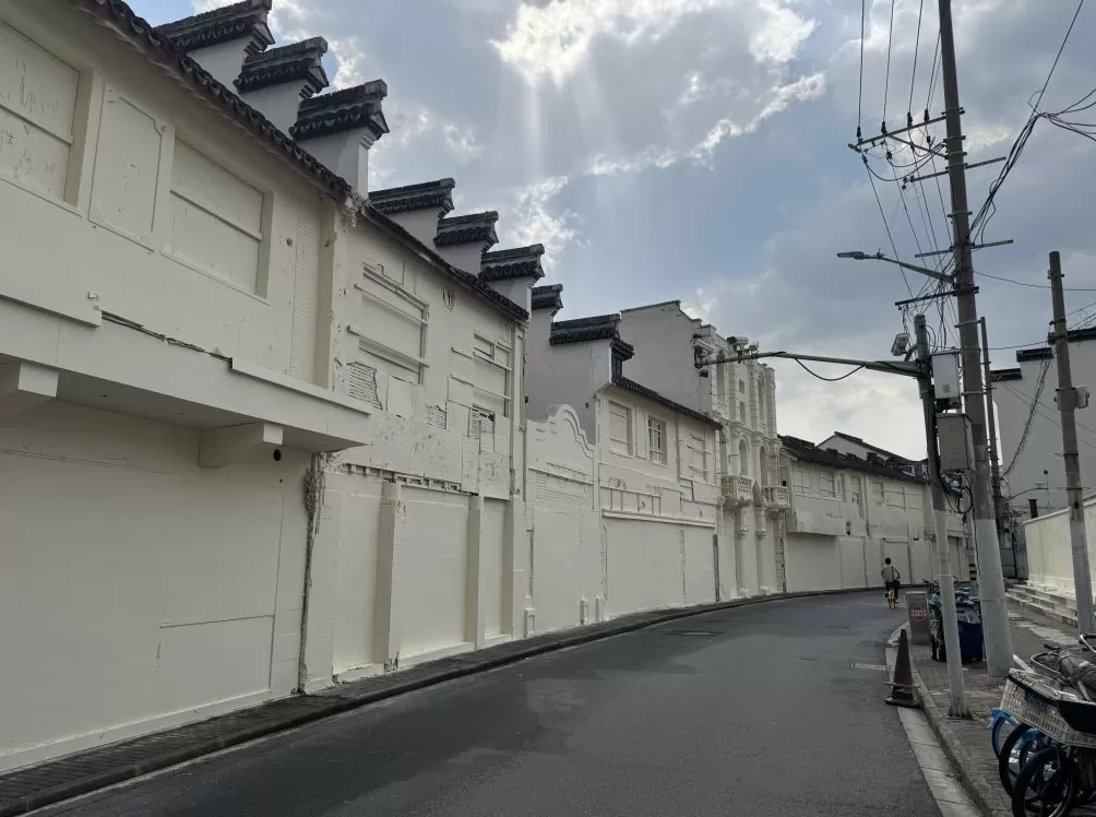 建筑外墙刷成彩色后又变白色，复星回应：留意到不同声音，将调整再呈现-第2张图片-