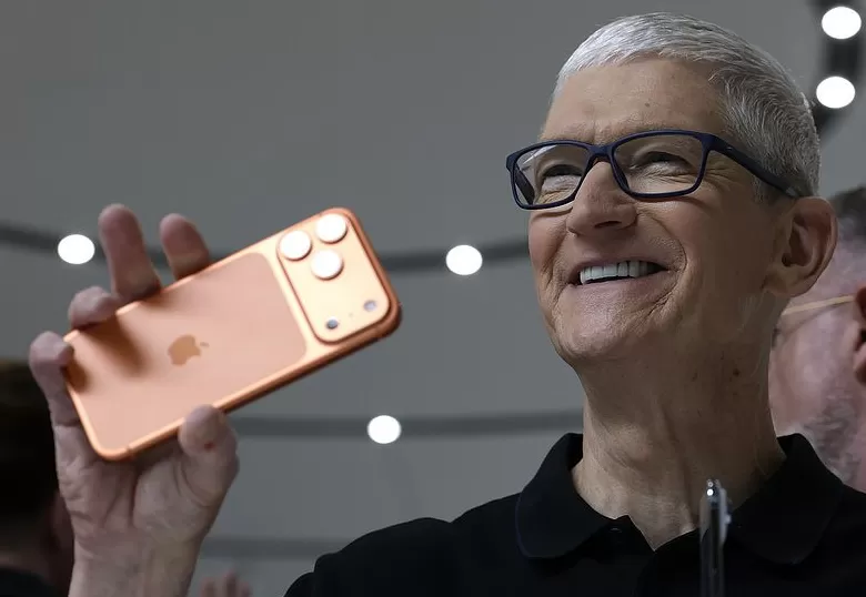 iPhone 17只是开始！苹果将陆续推出10款新品，首款无显示屏智能眼镜也将亮相-第1张图片-