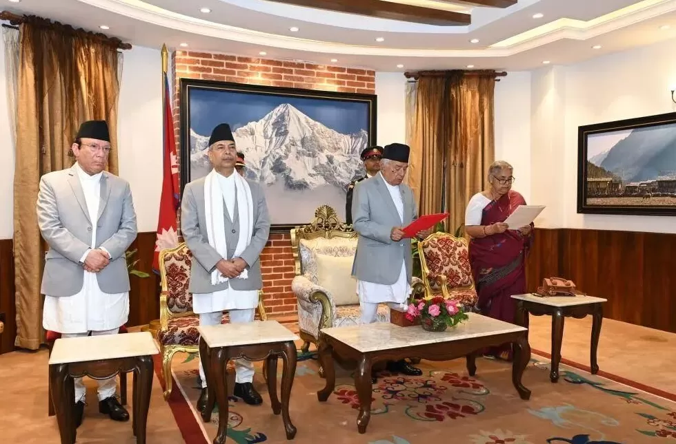 73岁女法官临危受命，接手高原山国“烫手山芋”-第1张图片-