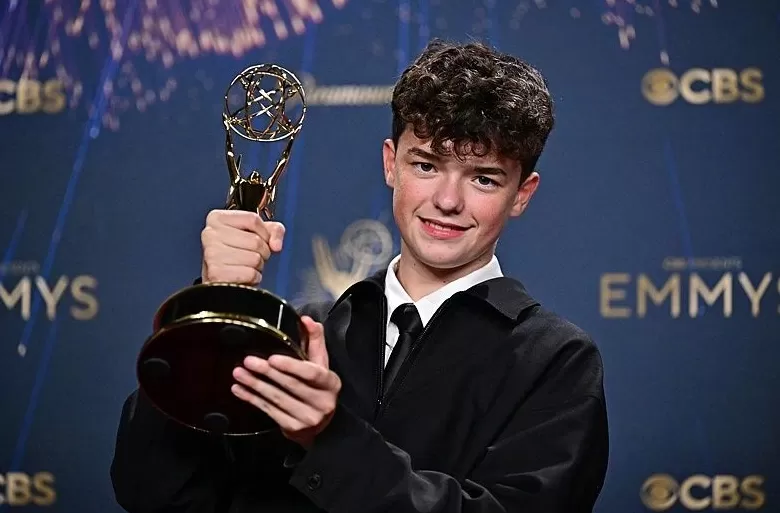 艾美奖最年轻得主！15岁欧文·库珀凭《混沌少年时》获最佳男配-第1张图片-