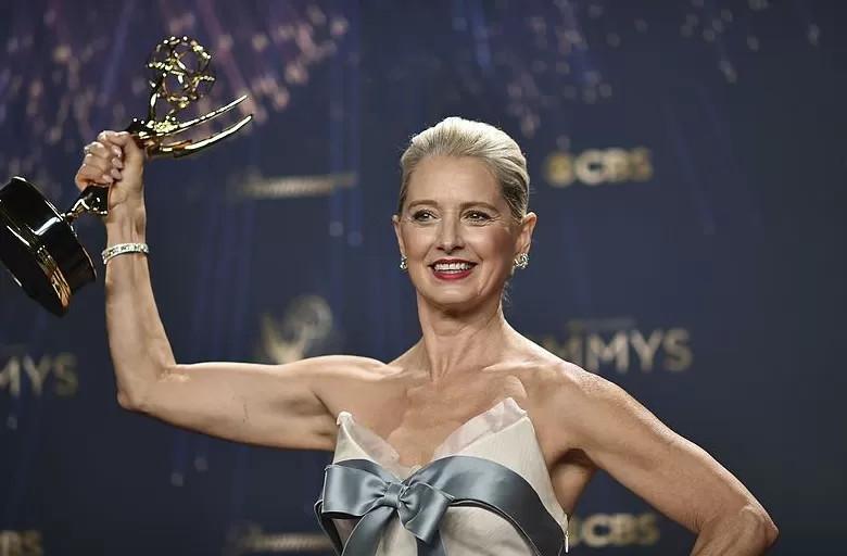 艾美奖最年轻得主！15岁欧文·库珀凭《混沌少年时》获最佳男配-第3张图片-