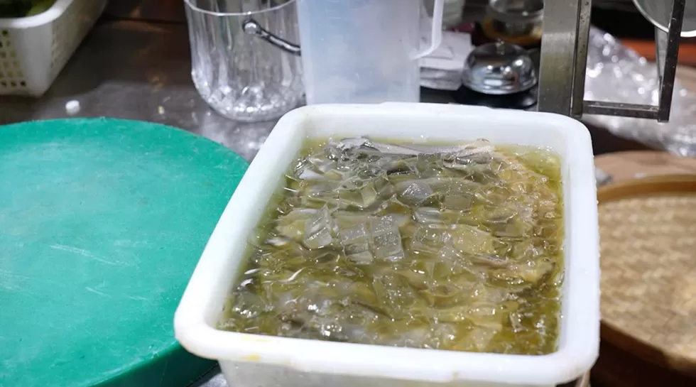 记录中国丨六位研究生的中药火锅店：让每款菜品都像学术论文般经得起推敲-第3张图片-