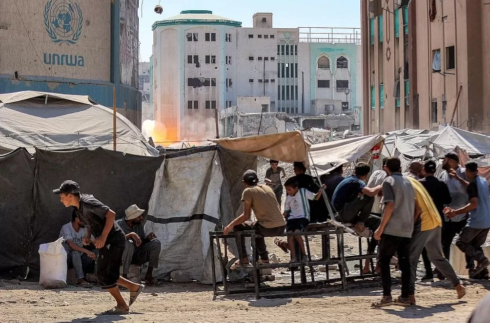 第1现场｜“坚如磐石”的到访与 “不知去哪”的逃亡-第5张图片-