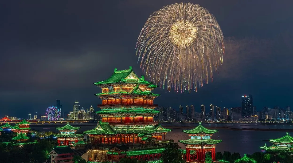 南昌再邀游客共赴国庆“烟花之约”，打造城市主题沉浸式烟花秀-第2张图片-