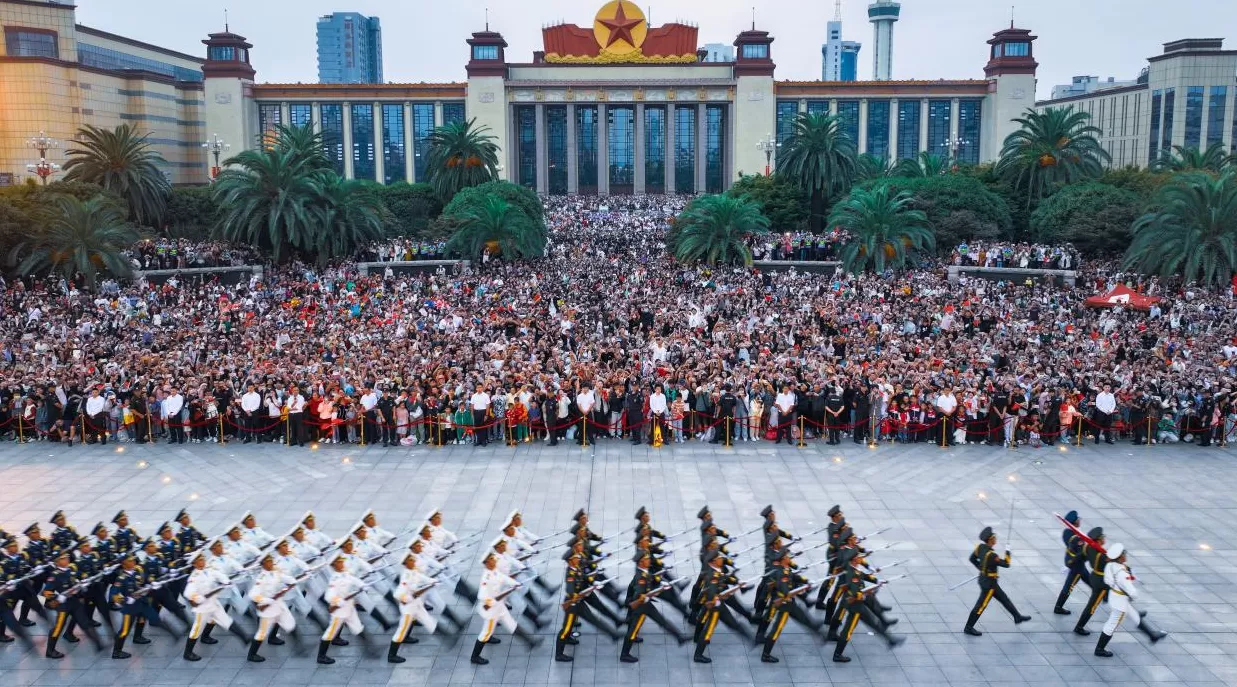 南昌再邀游客共赴国庆“烟花之约”，打造城市主题沉浸式烟花秀-第3张图片-
