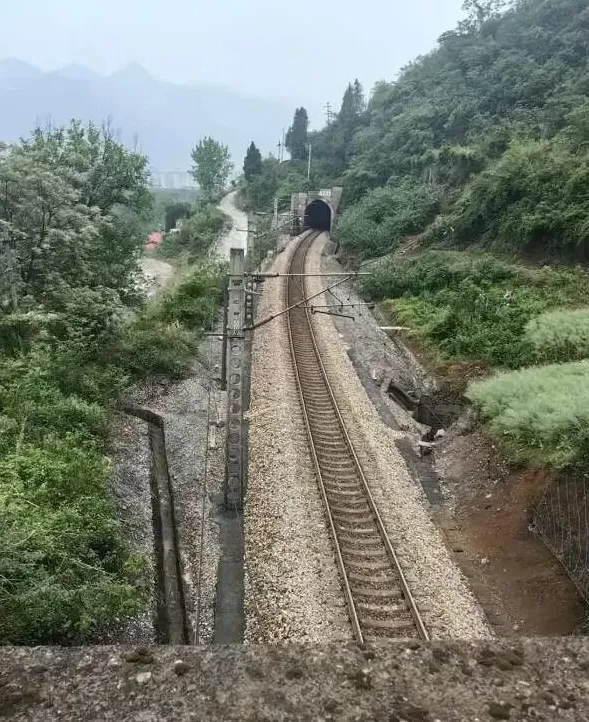 湖南15岁残障女孩殒命穿村铁轨，家属起诉广州铁路案件开庭-第3张图片-