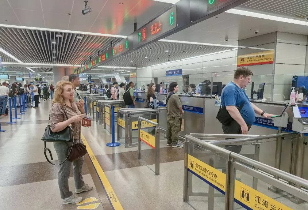 中国今起对俄试行免签，前8个月上海边检查验俄籍入境旅客同比增56%-第1张图片-