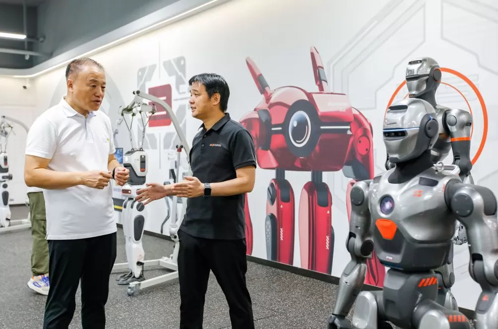 众擎机器人创始人：限制行业发展的不是交付，基础打好，市场随之而来-第1张图片-