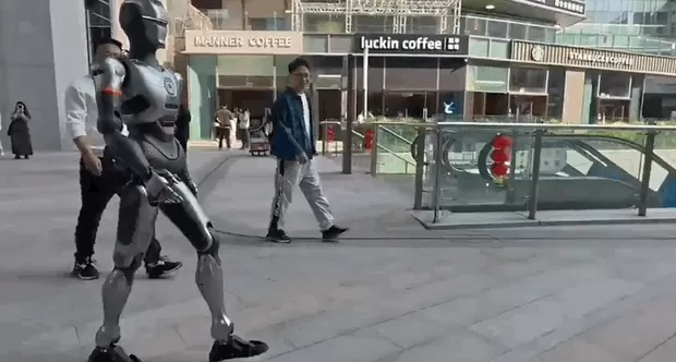 众擎机器人创始人：限制行业发展的不是交付，基础打好，市场随之而来-第2张图片-