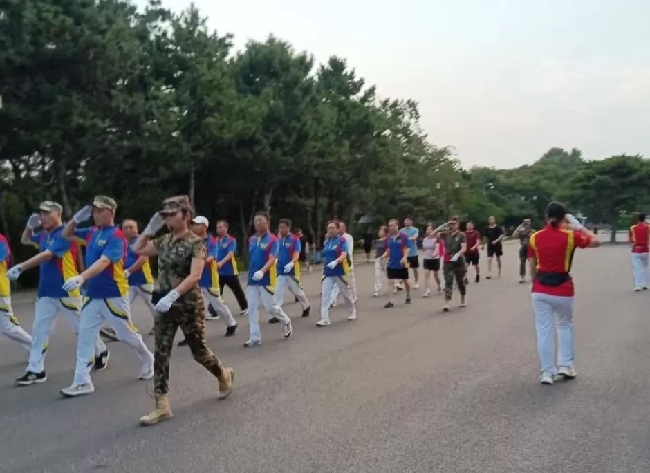 “暴走团”里的老年江湖-第1张图片-