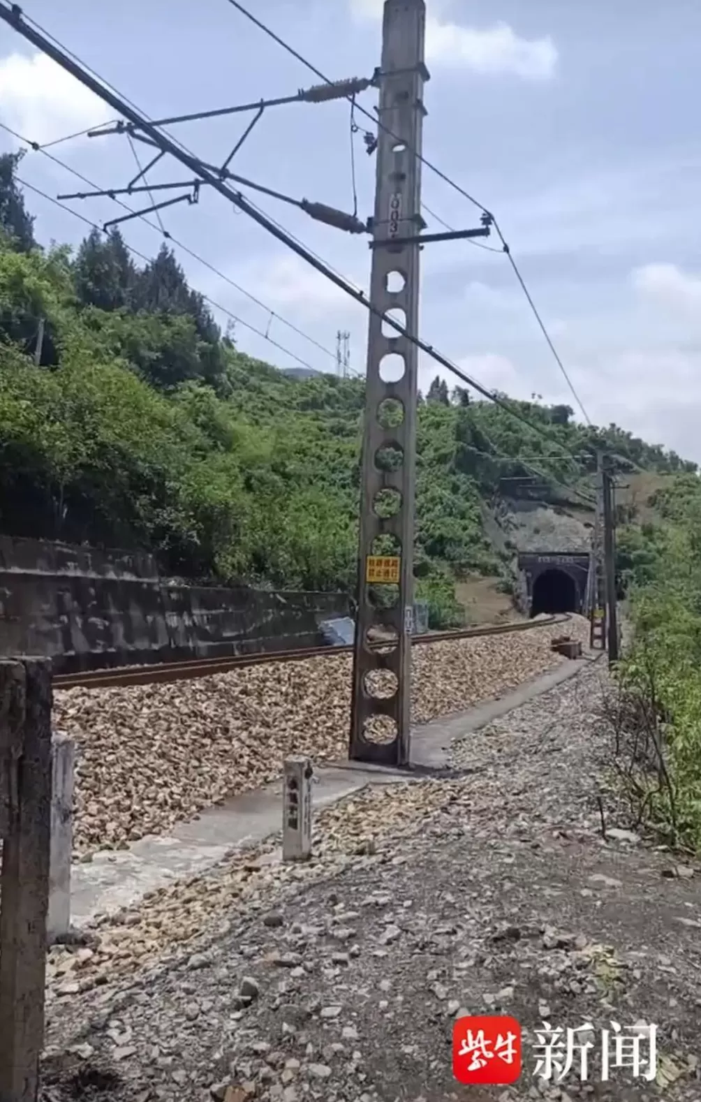 15岁智力残障女孩穿村铁轨殒命,家人索赔127万元,铁路方称监护人应担责-第2张图片- 15岁智力残障女孩穿村铁轨殒命,家人索赔127万元,铁路方称监护人应担责-第2张图片-