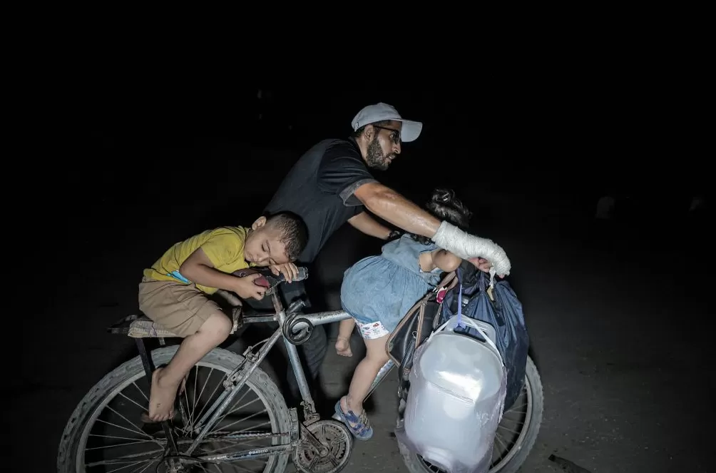 第1现场｜以色列坦克已攻入加沙城，巴勒斯坦民众彻夜逃离-第2张图片-