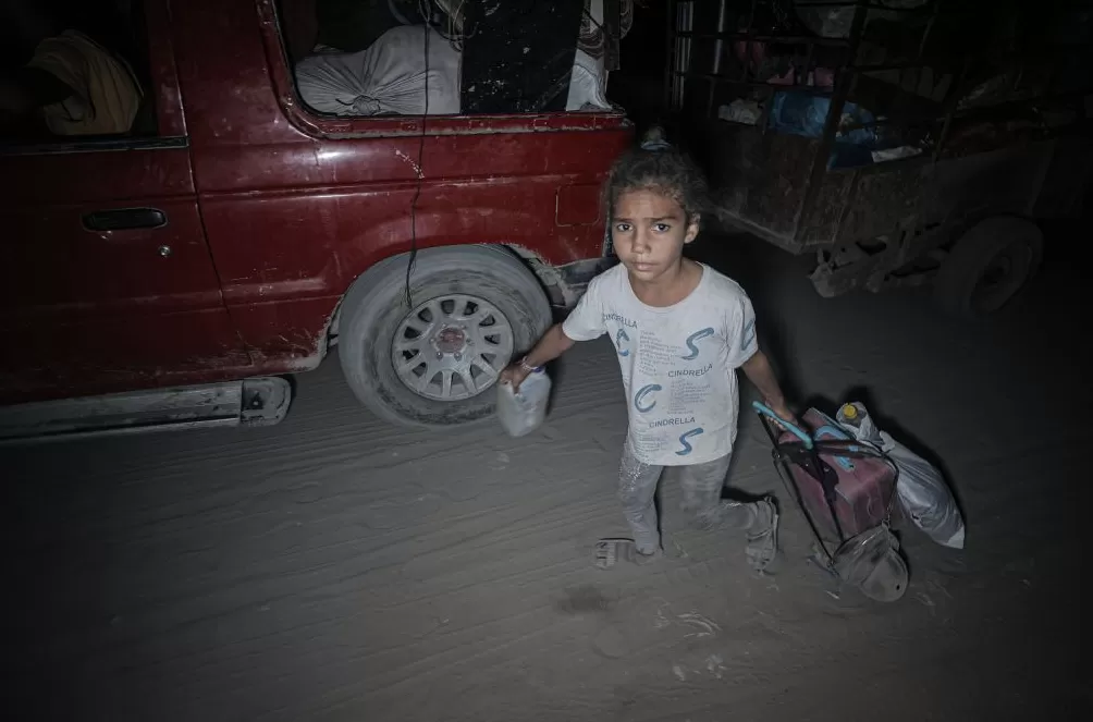 第1现场｜以色列坦克已攻入加沙城，巴勒斯坦民众彻夜逃离-第3张图片-