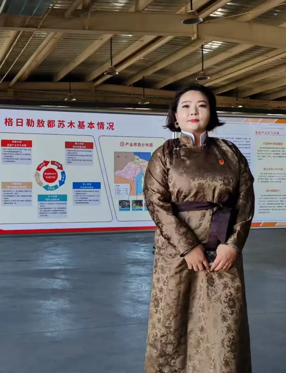 北疆党旗红｜二连浩特一个抵边嘎查的415万元订单与跨境机遇背后的“草原女儿”-第1张图片-