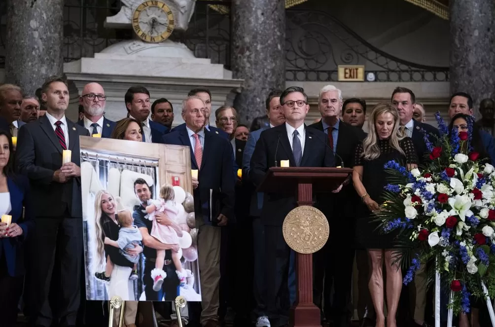 “以柯克之名”：特朗普政府计划系统性打击“左翼”，万斯公开呼吁追责幸灾乐祸者-第1张图片-