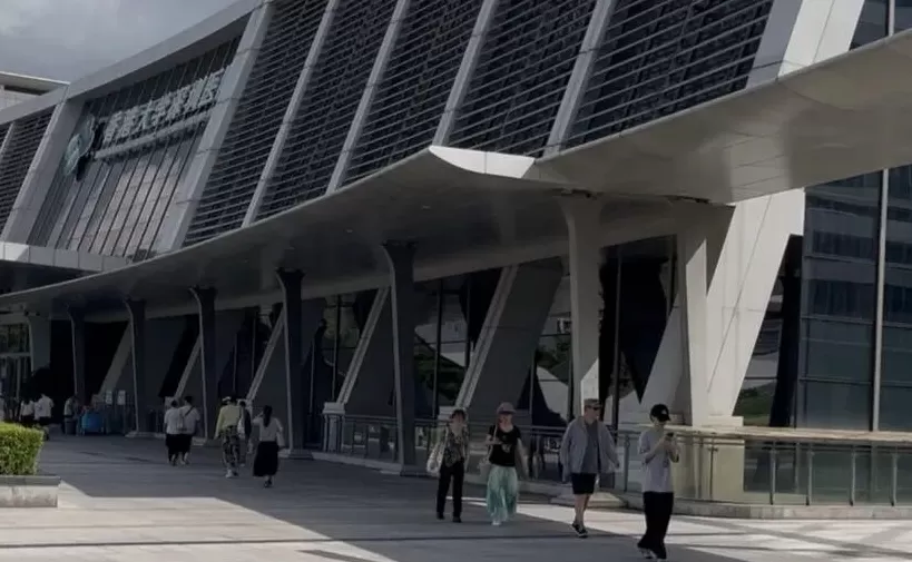 深圳一医院医保系统被曝故障2小时，最新：自费患者可办退费-第1张图片-