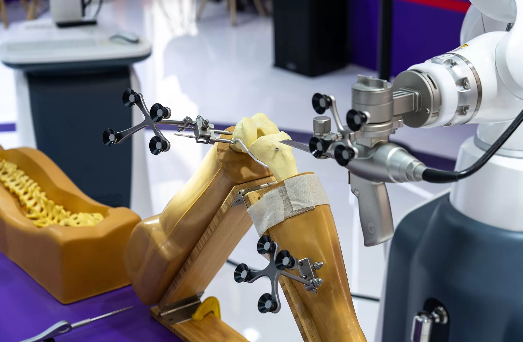 AI看似“无身体”,背后却是巨大基建和能源消耗|圆桌-第1张图片- AI看似“无身体”,背后却是巨大基建和能源消耗|圆桌-第1张图片-