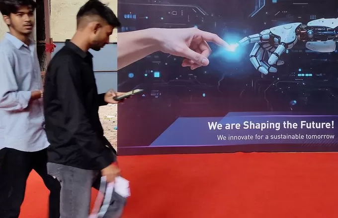 AI看似“无身体”,背后却是巨大基建和能源消耗|圆桌-第3张图片- AI看似“无身体”,背后却是巨大基建和能源消耗|圆桌-第3张图片-