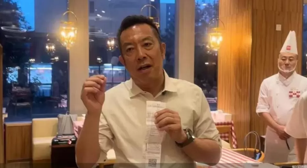 贾国龙：大二退学，37年打造餐饮帝国，如今深陷争议漩涡-第2张图片-